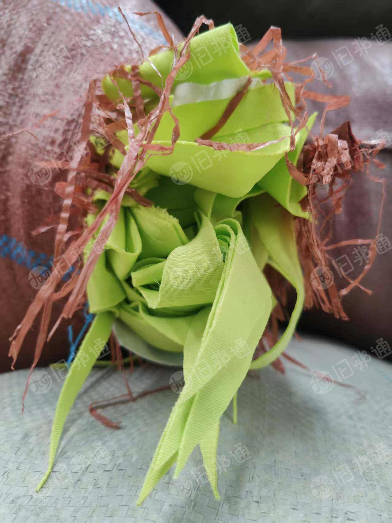 长期出售轻氨纶废布，涤氨废布，复合布都有分开，现货50吨