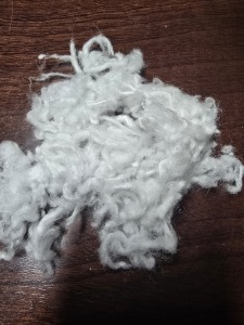 长期出售滤芯破碎下来的PP废料，PP棉，丙纶废丝，可以造粒，也可以做吸油棉，毛毡等，现货只有几吨