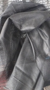 长期出售箱包厂下来的废料，有网布，牛津布，涤纶废布，尼龙废布等，统货出，厂在山东济宁