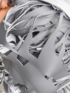 出售PVC汽车坐垫边角料，PVC仿真皮革边料