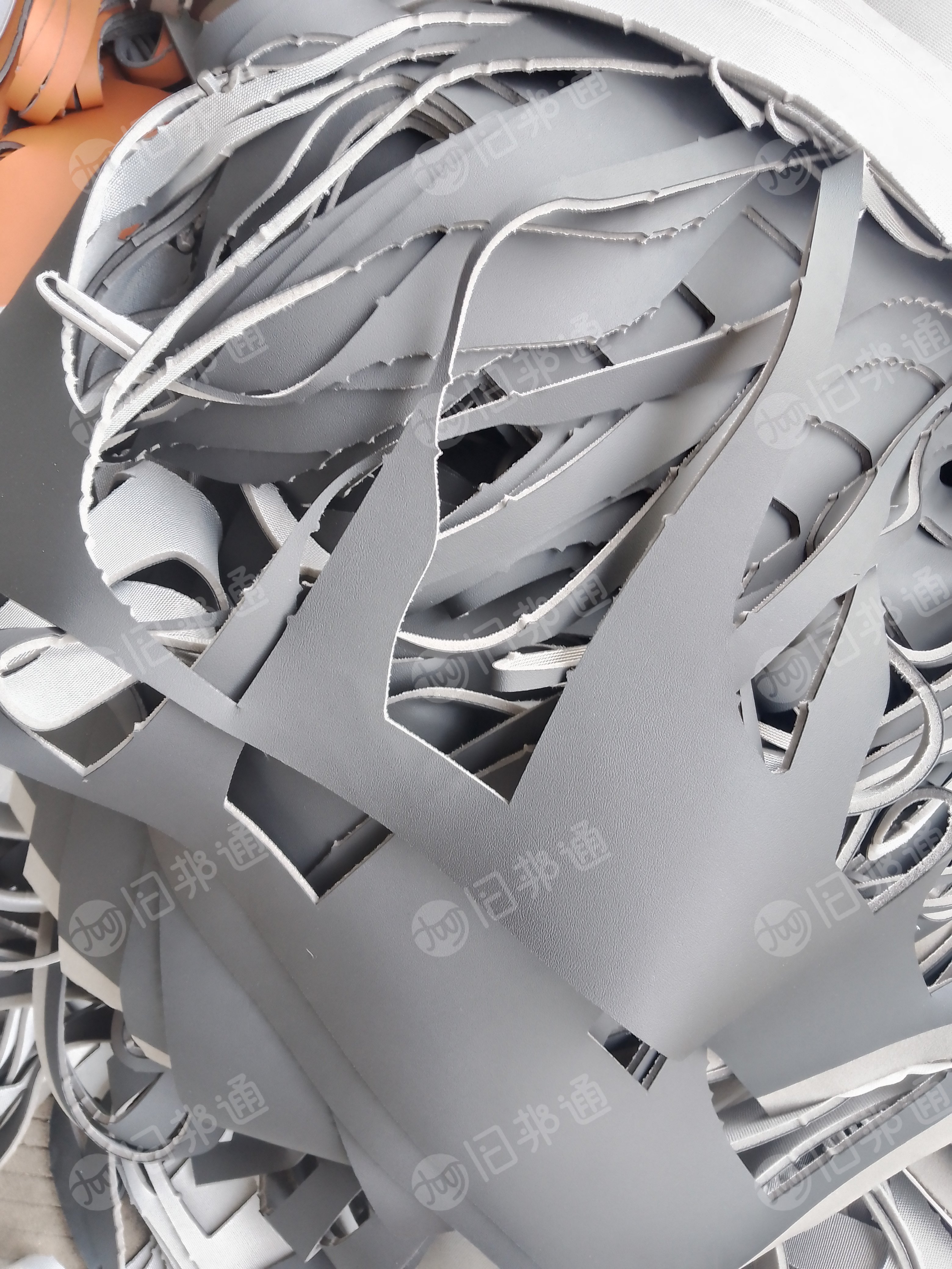 出售PVC汽车坐垫边角料，PVC仿真皮革边料