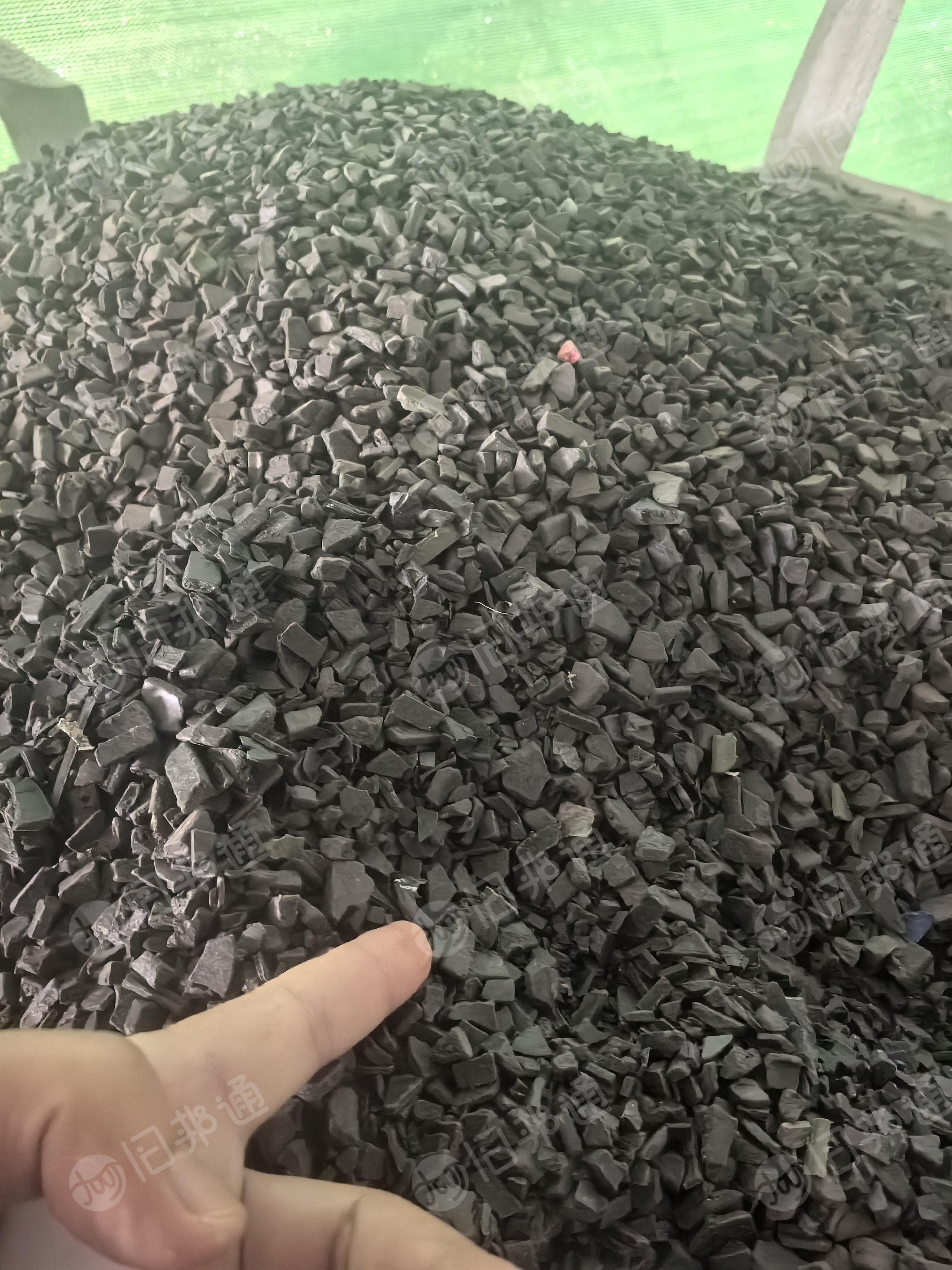 出售水果筐破碎料，黑色蓝色都有，每个月大几百吨