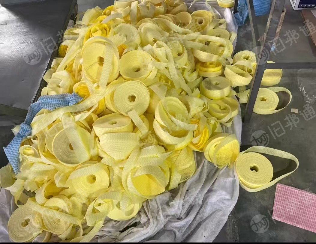 出售涤纶无纺布边料，粘胶