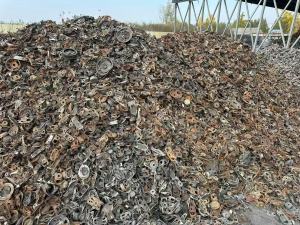 长期出售火烧喇叭铁，废钢辅料，现货30吨，货在山东临沂