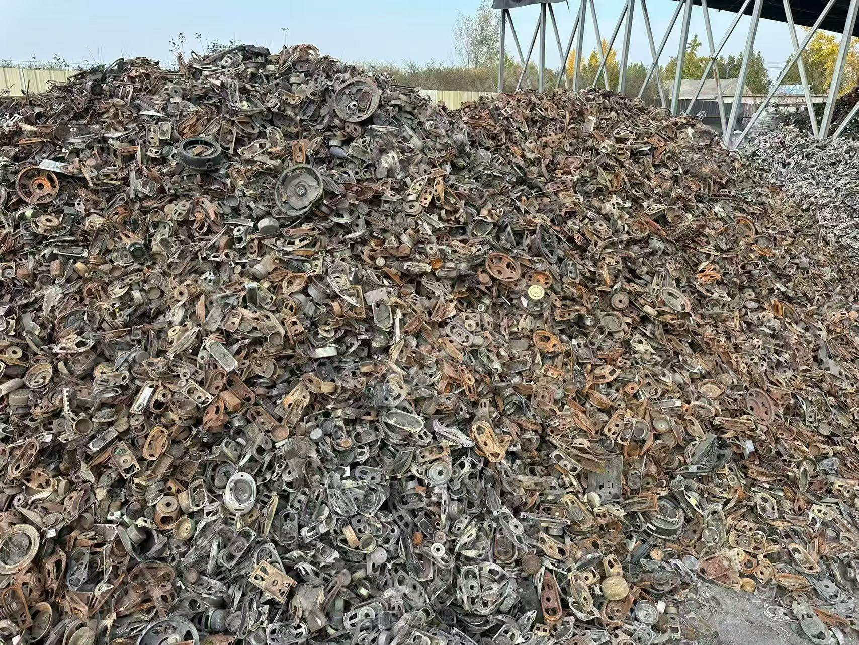 长期出售火烧喇叭铁，废钢辅料，现货30吨，货在山东临沂