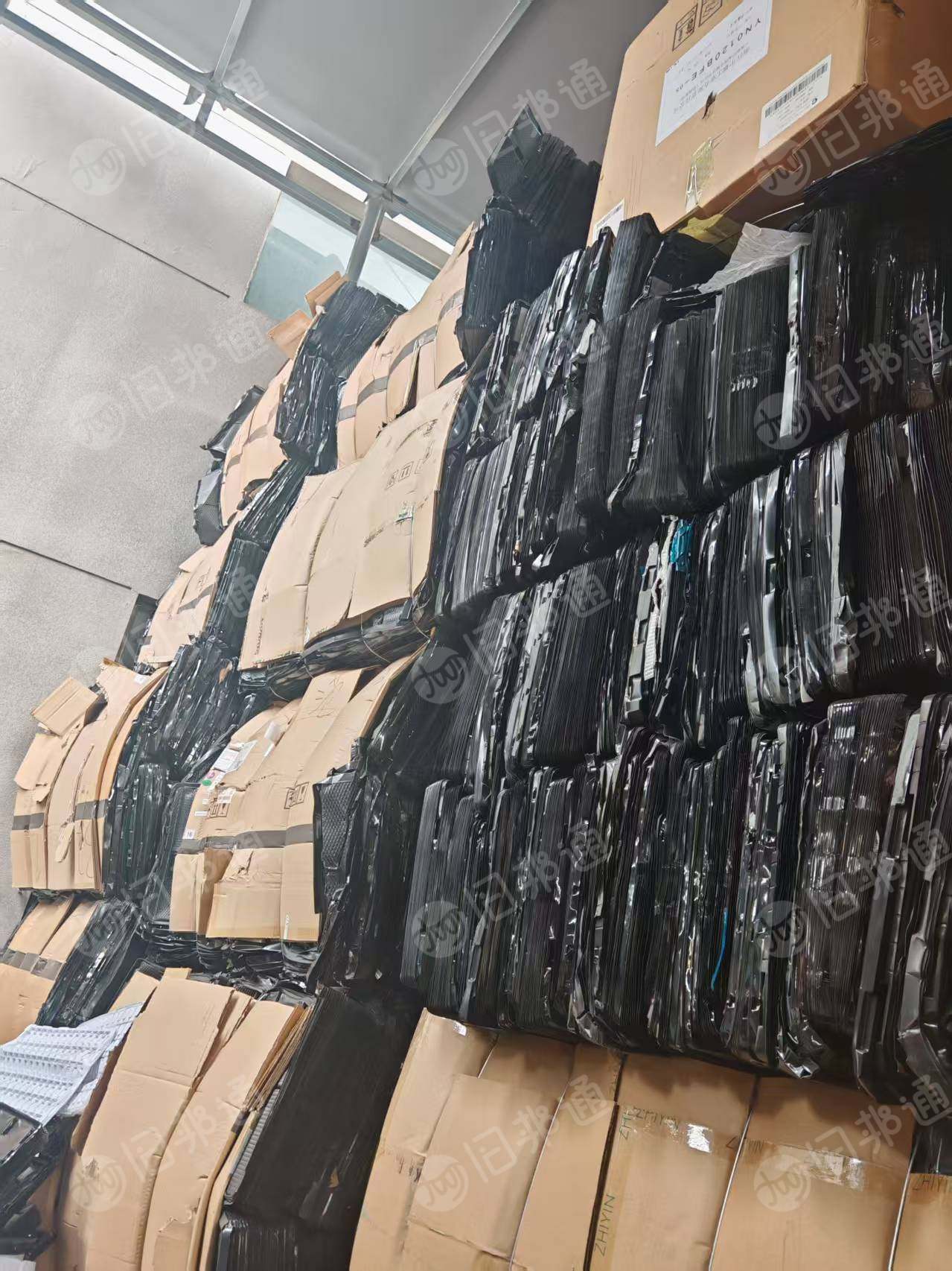 出售黑色pet吸塑片毛料，含30%pvc吸塑盒，现货40吨左右