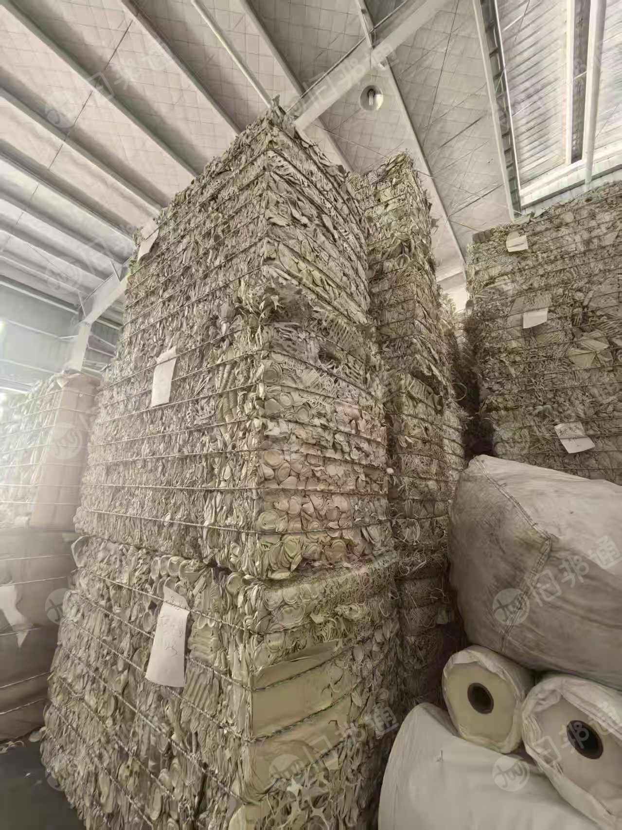 出售甘蔗浆本色餐盒，无膜，清爽干净，好打浆