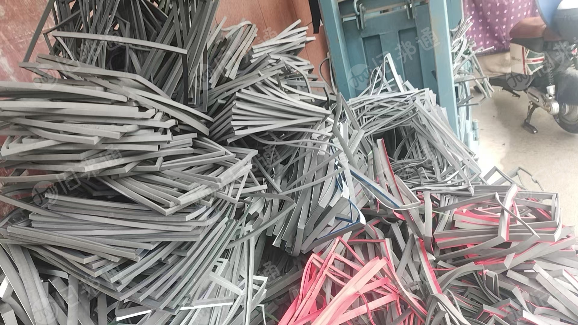 出售发泡EVA废料，月供200-300吨，有压包