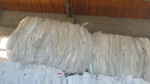 出售干造高压膜废料，乳白袋外包装皮和缠绕膜混打，长期有货