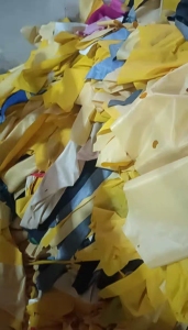 出售pvc抽毛压片料，pvc雨衣革边角料