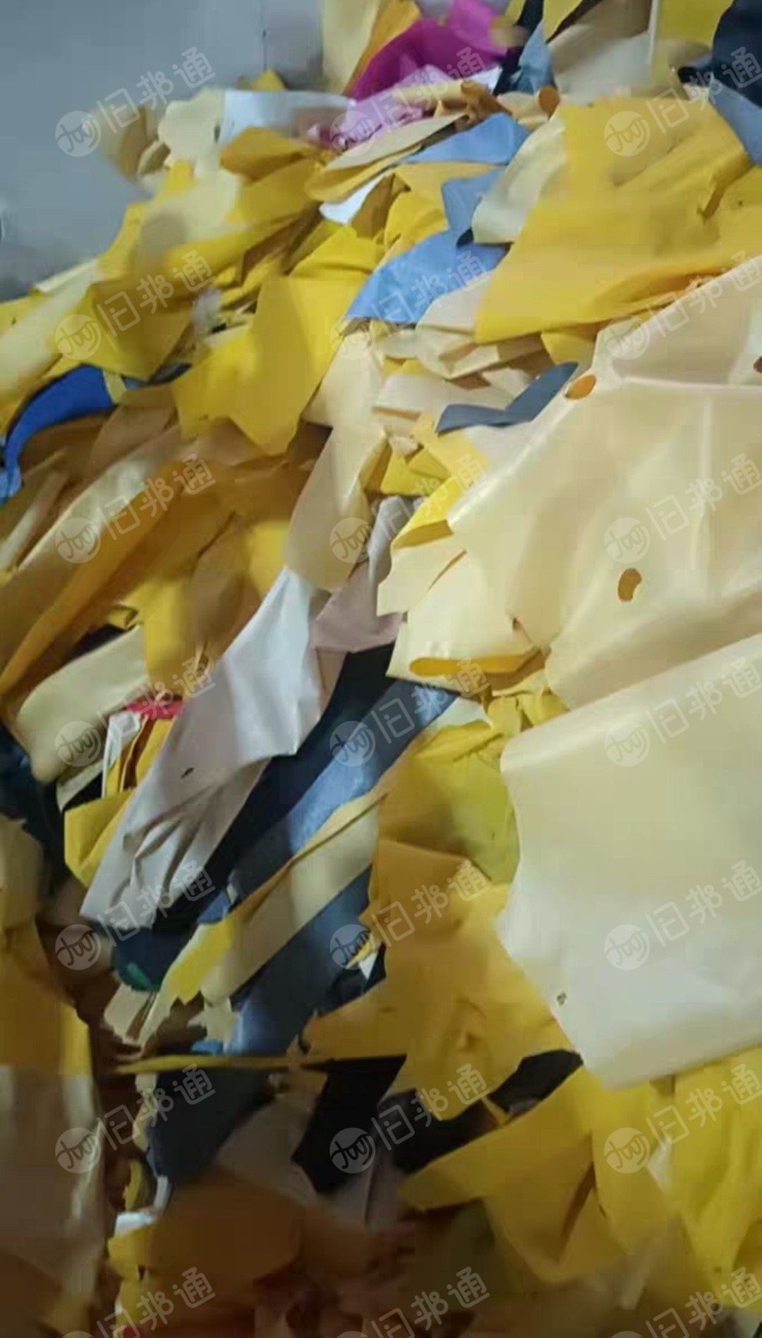 出售pvc抽毛压片料，pvc雨衣革边角料