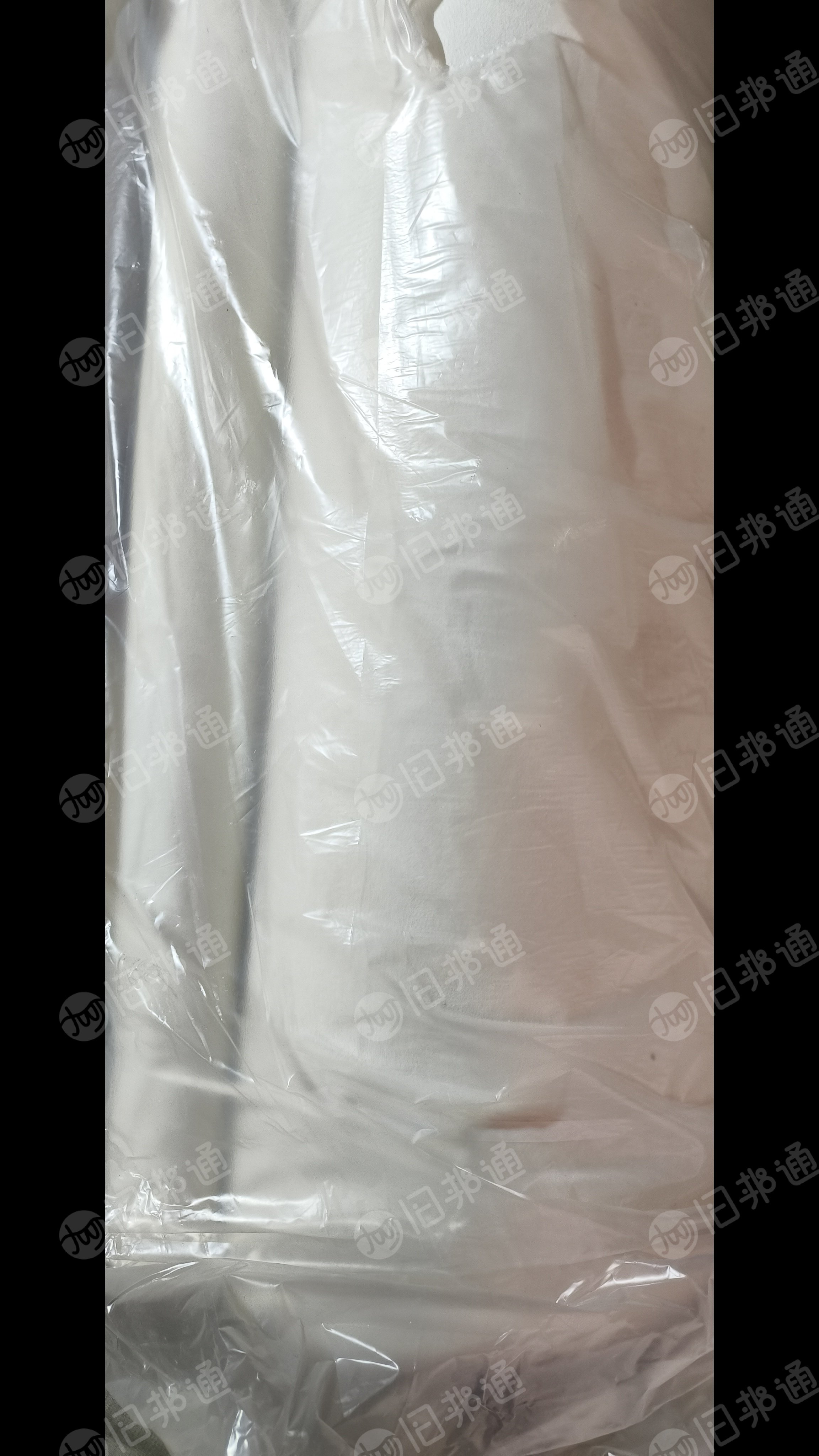 出售涤纶高强布，涤纶卷布，门幅有3米的，有2米5的，有2米8的，有2米6，统货出，货在江苏无锡