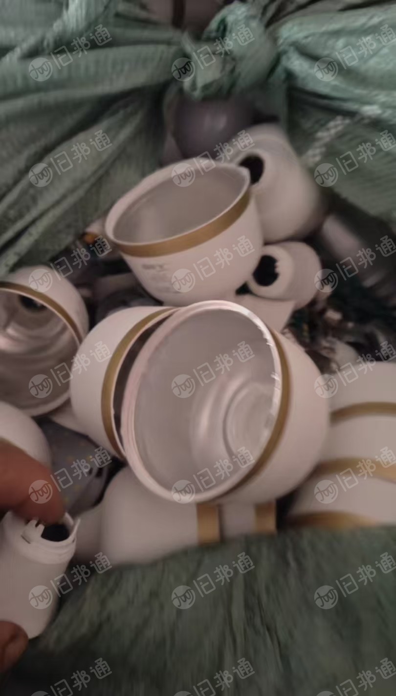 出售pc灯泡,废灯头,铝加塑料