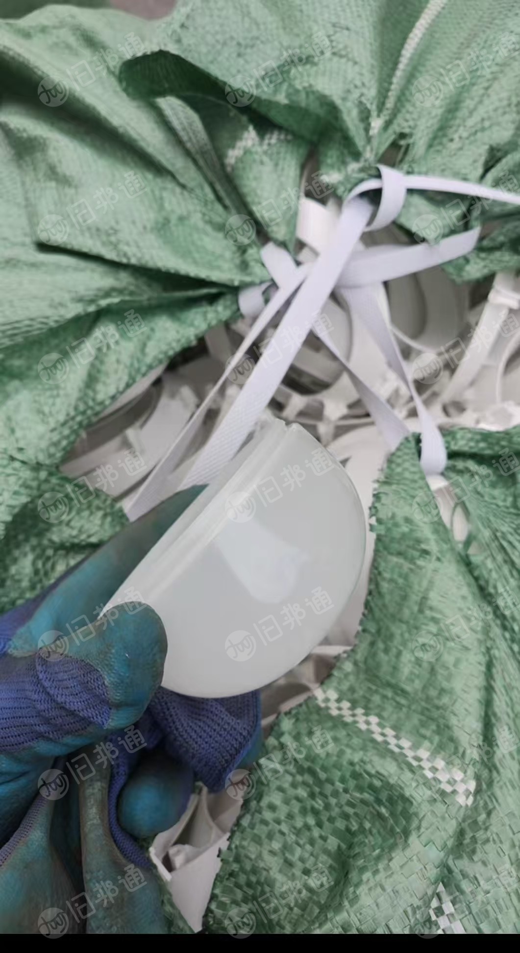 出售pc灯泡,废灯头,铝加塑料