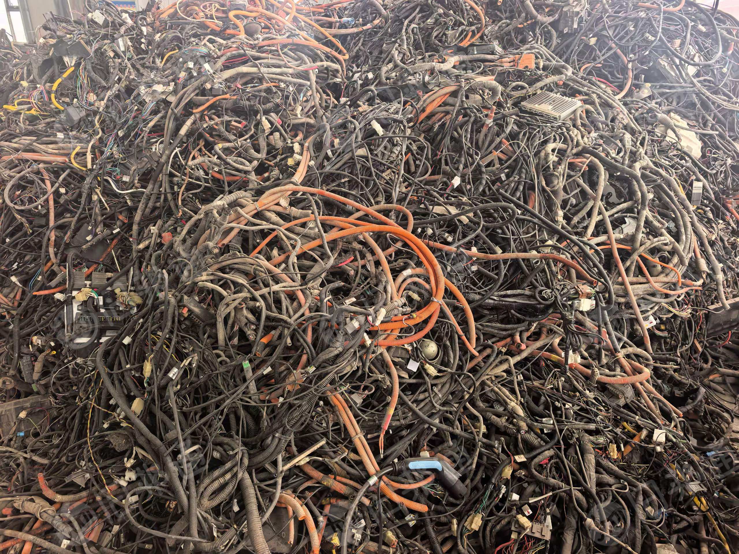 出售拆车线废料，现货二三十吨