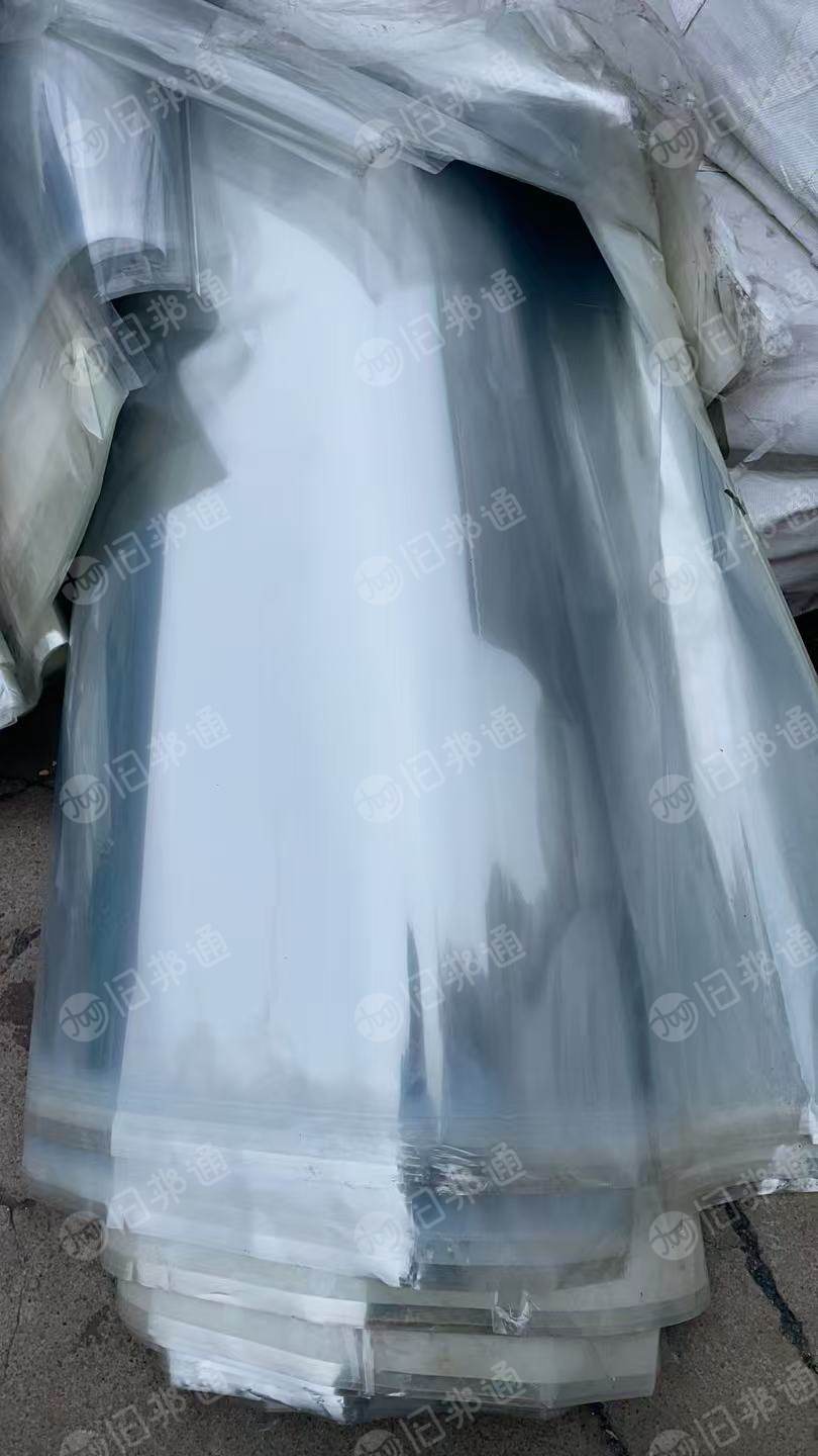 常年出售双层PET带胶膜废料，轻胶的，月供200吨