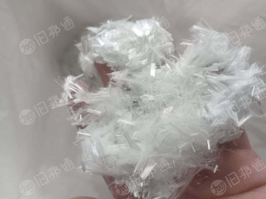 长期出售玻纤短切丝，玻璃纤维短纤，7-9微米现货50吨，13微米以上现货100吨