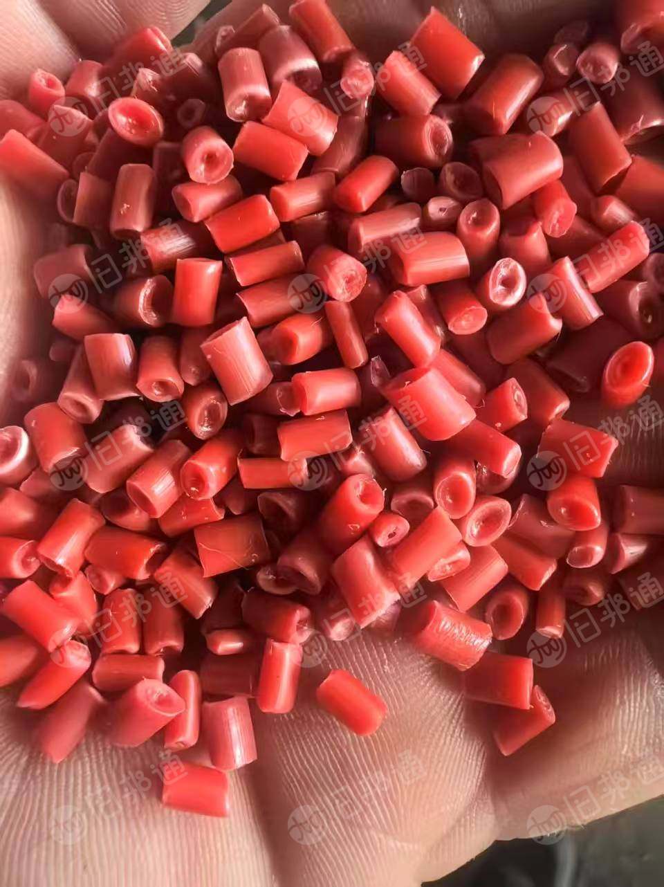 出售PP颗粒，面包皮下来的聚丙颗粒，用80目的网可以拉丝，价格合适，长期供货