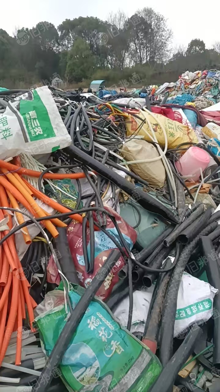 出售软质PVC电缆皮废料,电缆皮和花线皮在一起混在一起,现货几吨
