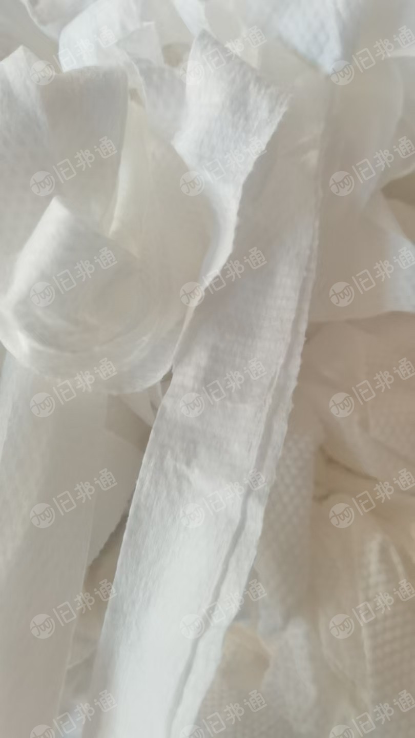 长期出售涤黏无纺布，涤粘无纺布边角料，里面5：5，3：7比例都有，统货走，现货50吨