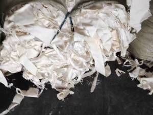 长期出售漂白好的纯棉牛仔废布，牛仔边角料，月供150吨