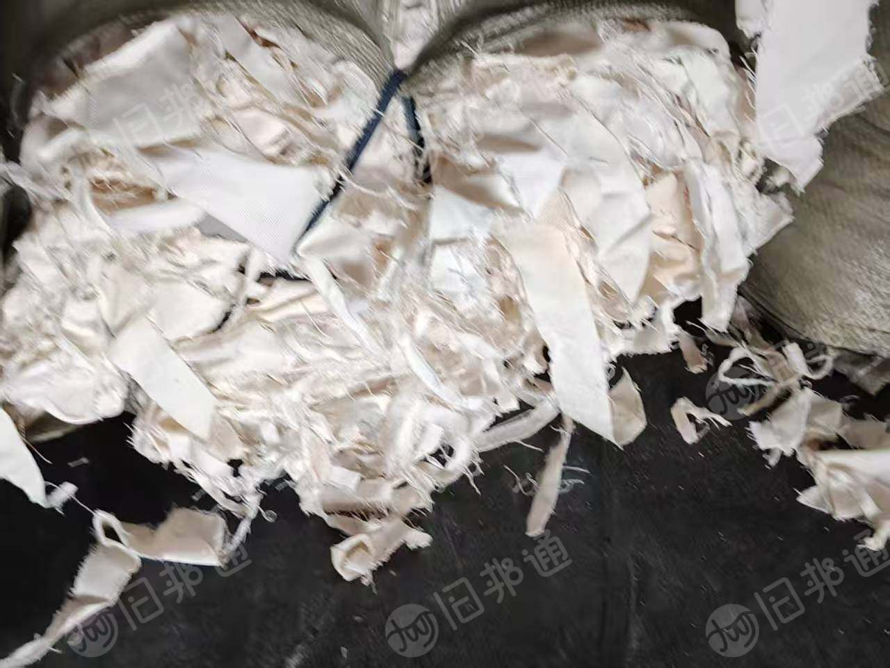 长期出售漂白好的纯棉牛仔废布，牛仔边角料，月供150吨