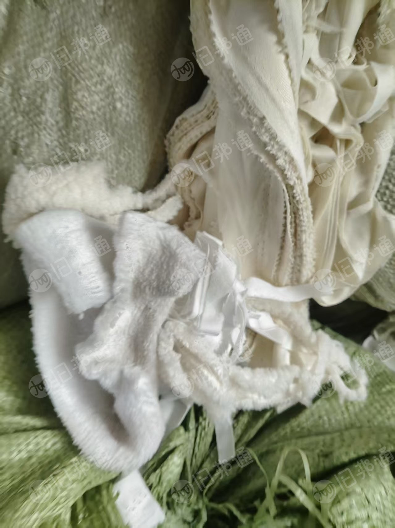 长期出售白色的涤纶废布，涤纶边角料，绒布边角料，现货一百多吨