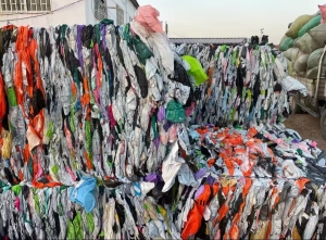 出售pe快递袋压块，人工分拣，无水无垃圾