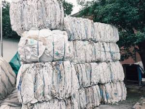 长期出售化工牛皮纸袋压块，无水无杂