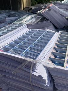 出售PVC卡框破碎料，现货几吨