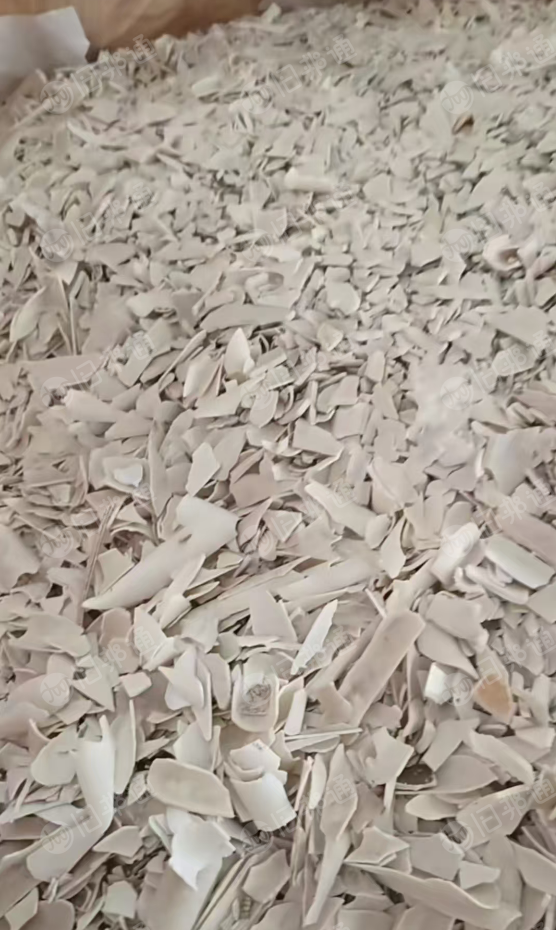 长期出售PVC大小管破碎料，统货，现货一挂车