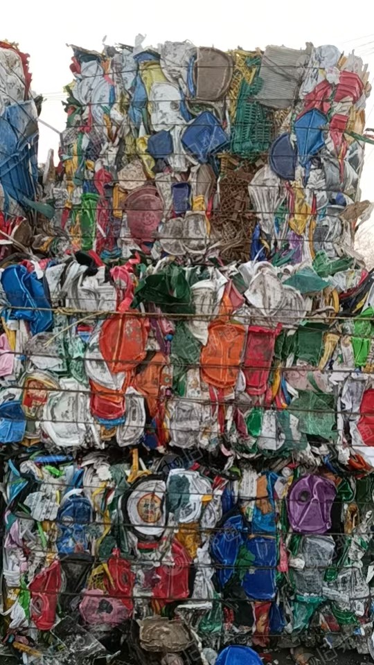 出售涂料桶压块,涂料桶毛料,除铁了,现货40吨