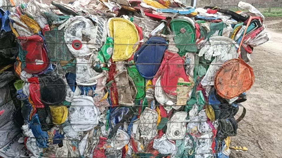 出售涂料桶压块,涂料桶毛料,除铁了,现货40吨