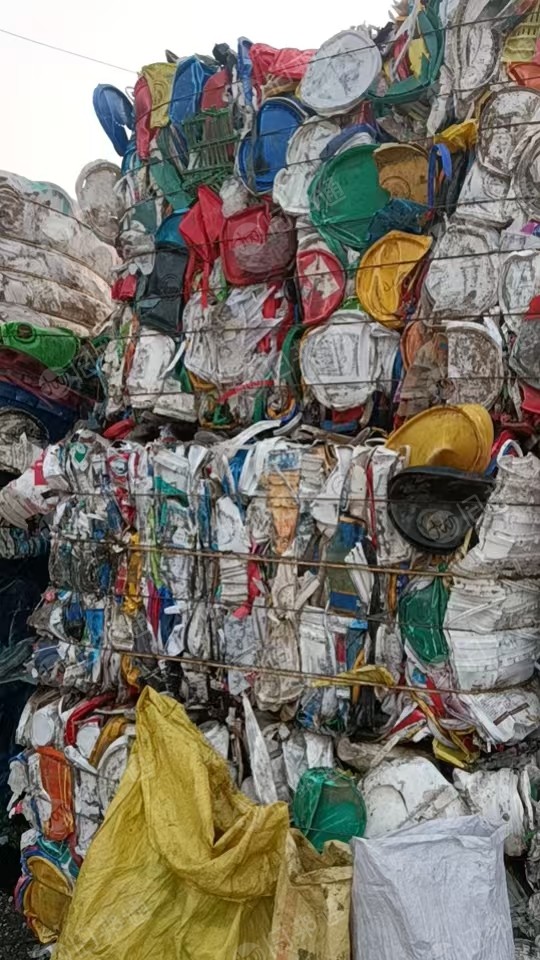 出售涂料桶压块,涂料桶毛料,除铁了,现货40吨