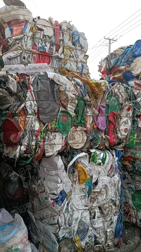 出售涂料桶压块，涂料桶毛料，除铁了，现货40吨