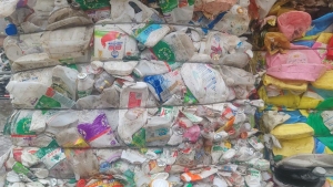 出售花乙、大小白乙压块毛料，月供60吨