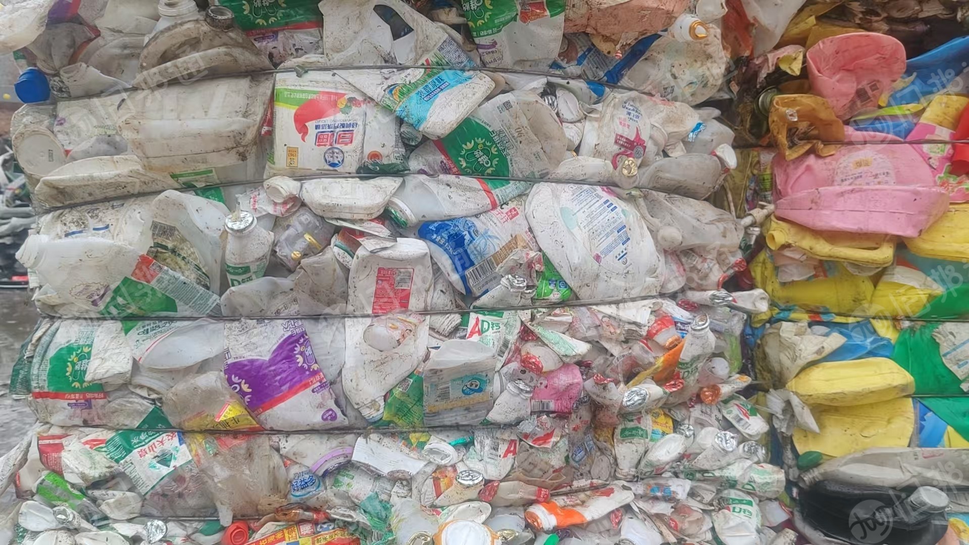 出售花乙、大小白乙压块毛料，月供60吨