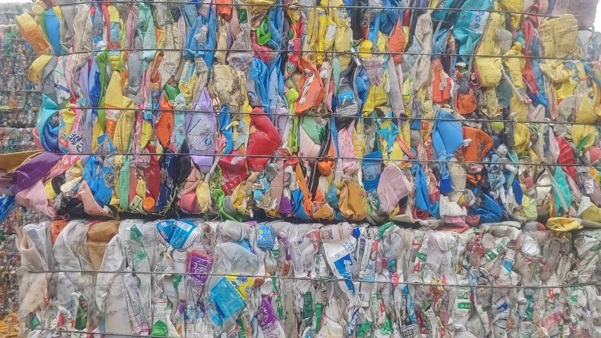 出售花乙、大小白乙压块毛料，月供60吨