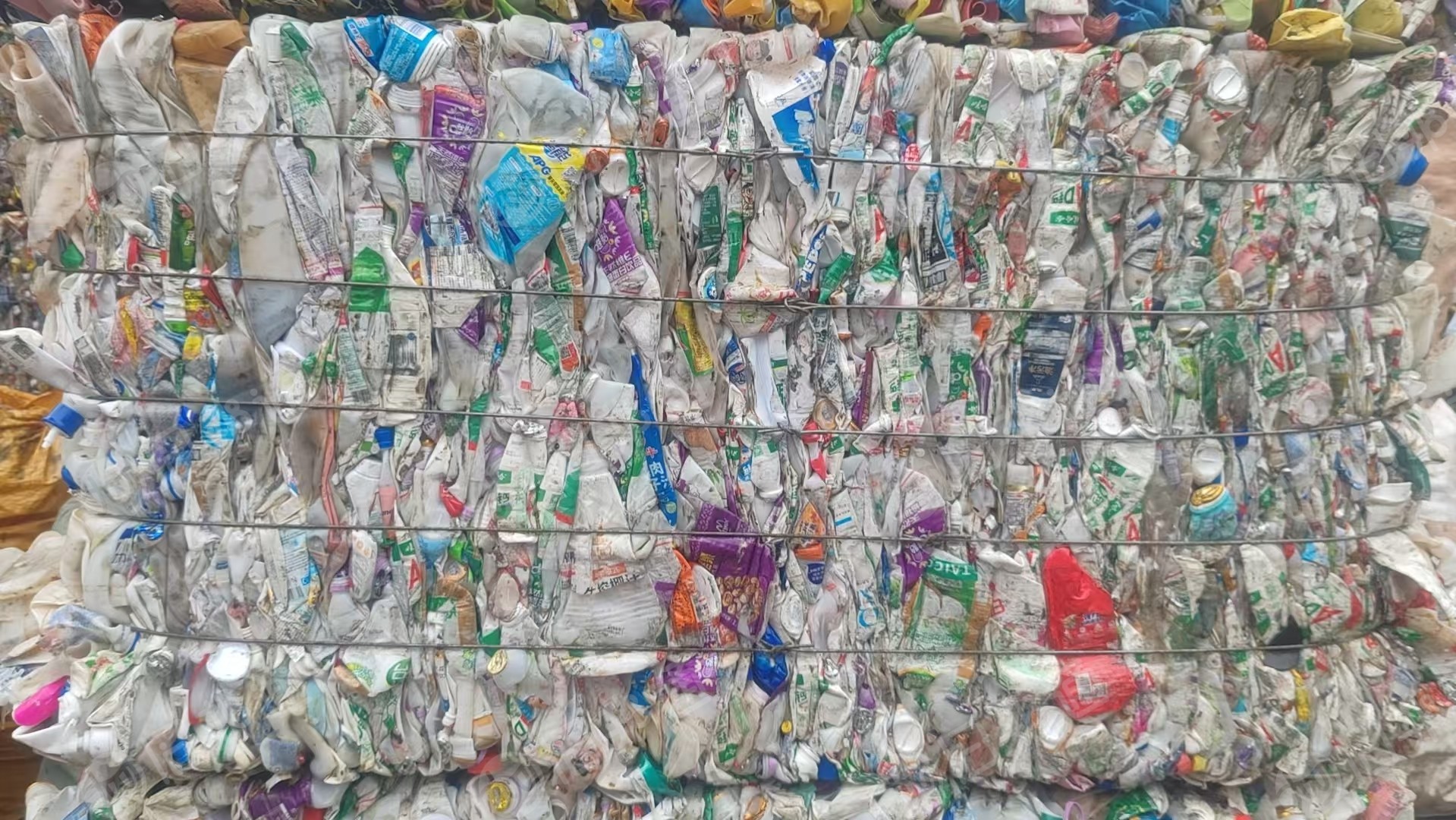 出售花乙、大小白乙压块毛料，月供60吨