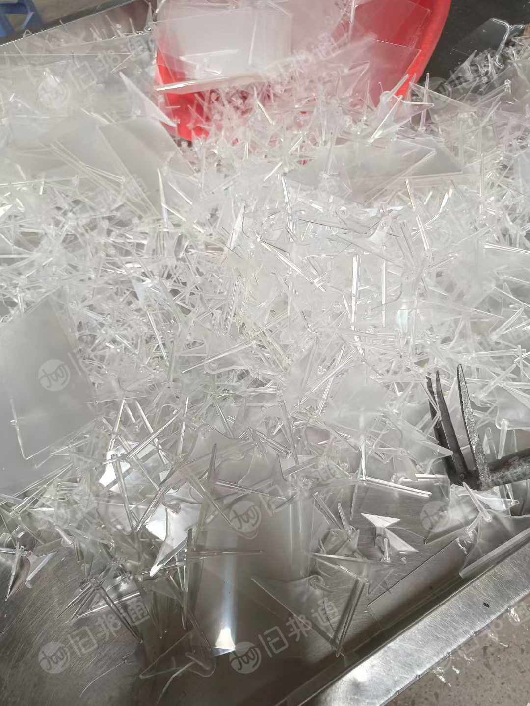 大量收购PC低分子一次性水口料、导光板,透明PC,色透PC毛料、破碎料都可以