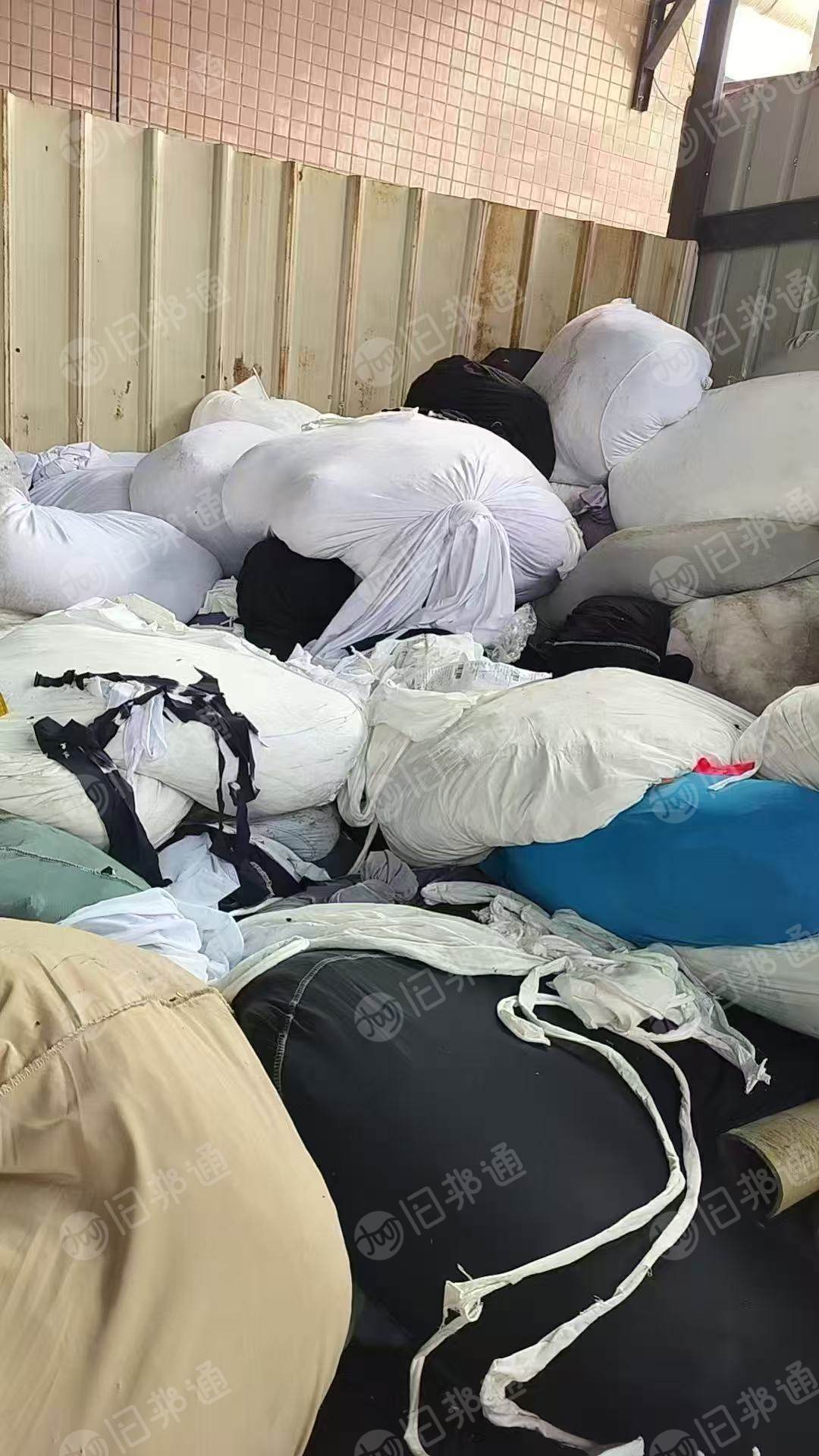 长期出售涤锦废布，涤锦边角料，涤纶30尼龙70，月供30吨