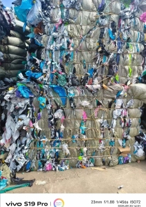 长期出售干造pe快递袋废料，现货2挂车