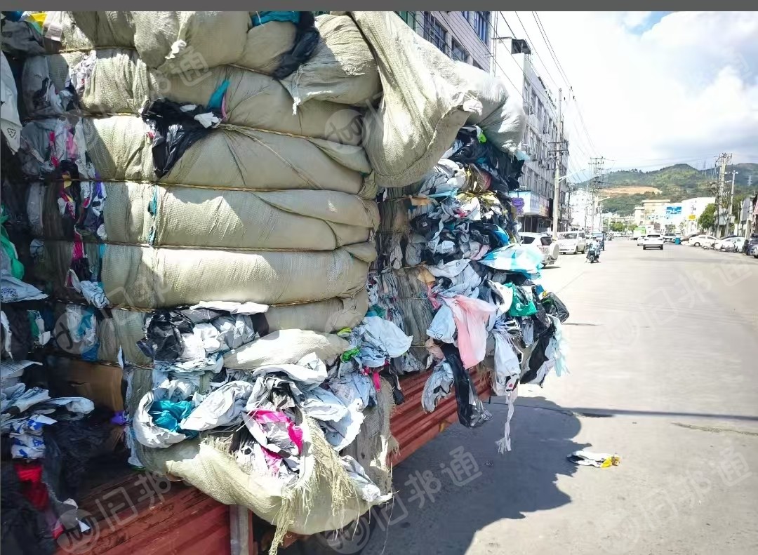 长期出售干造pe快递袋废料，现货2挂车