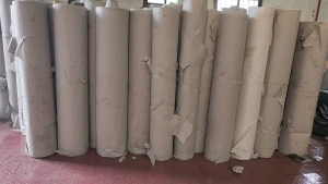 出售幅宽1.8米的卷筒浅色新闻纸