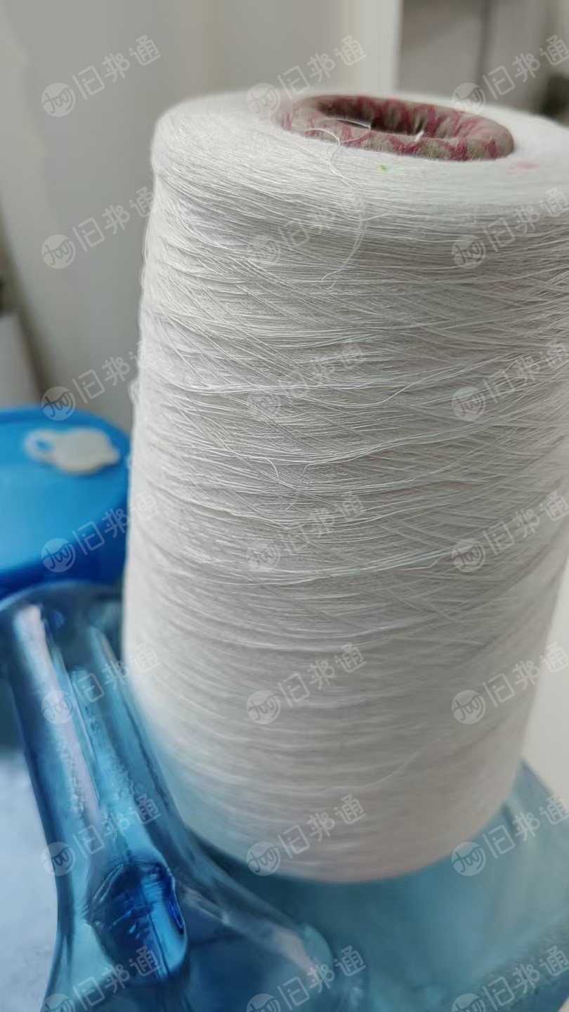 出售环锭纺厂环流21支包心纱90涤长丝，10粘胶，包心氨伦丝，10吨，货在江苏徐州