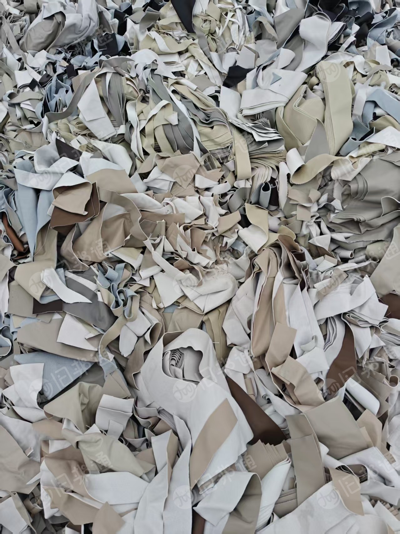 长期出售PVC沙发革，皮革边角料，月供700吨