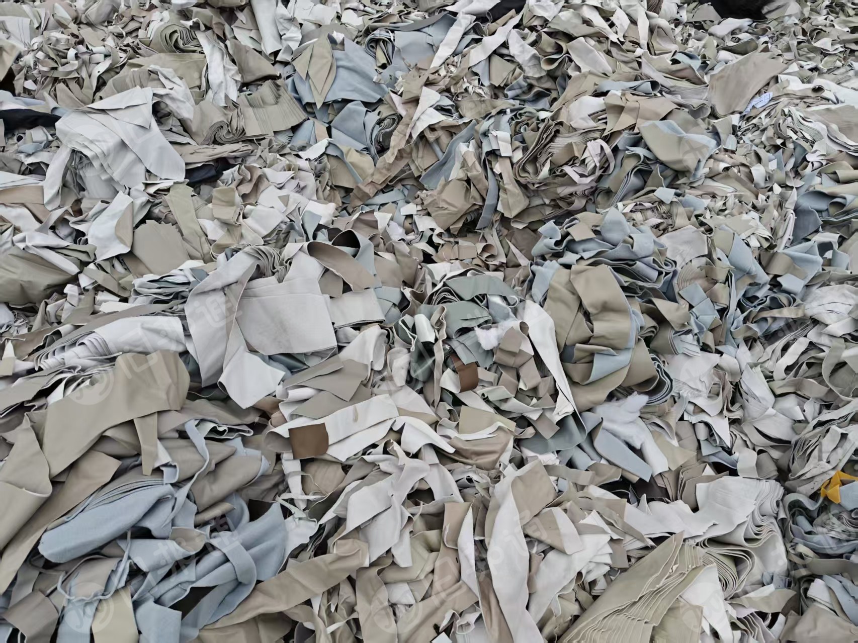 长期出售PVC沙发革，皮革边角料，月供700吨