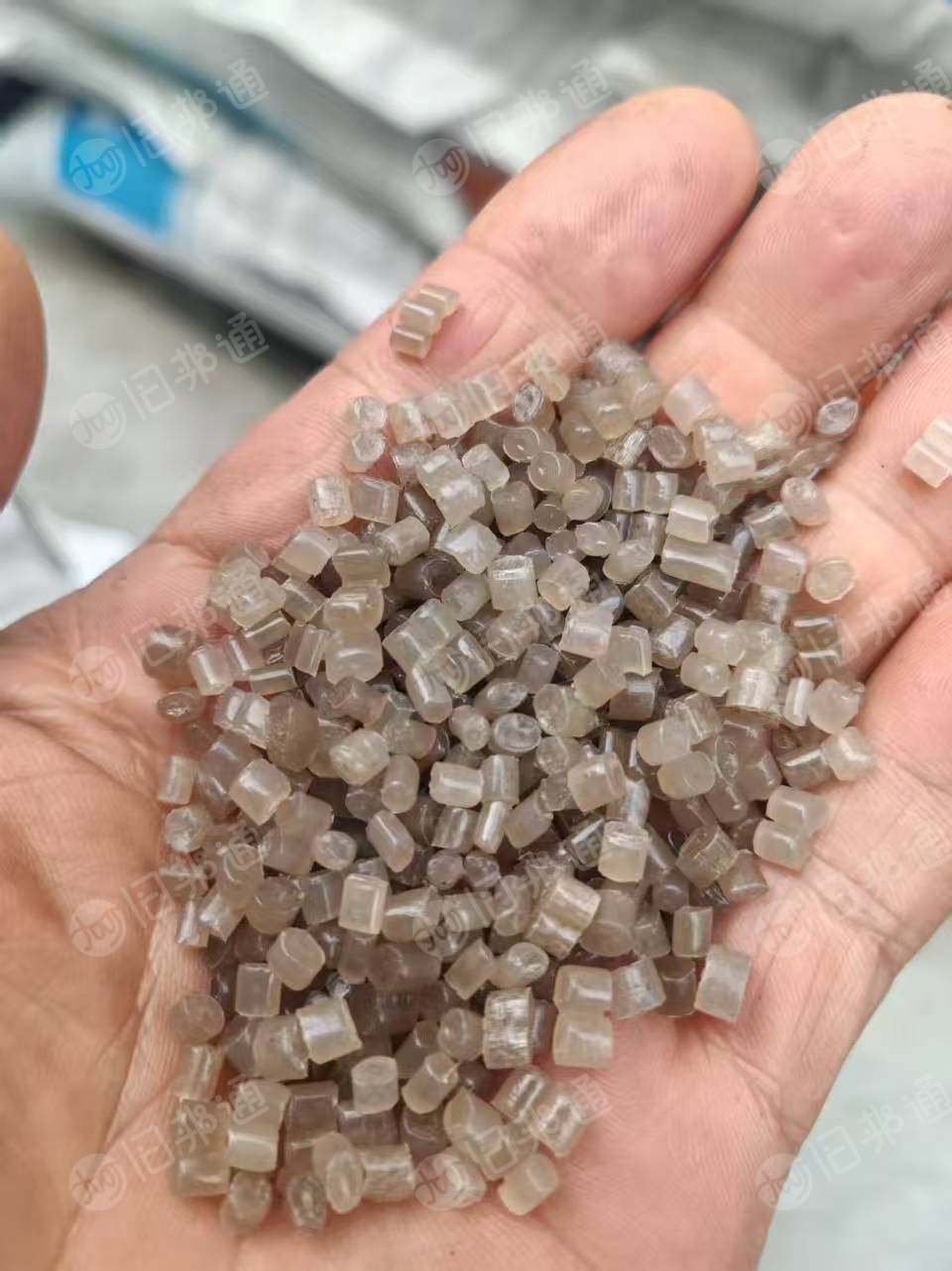 出售高压颗粒，过80目，长期有货