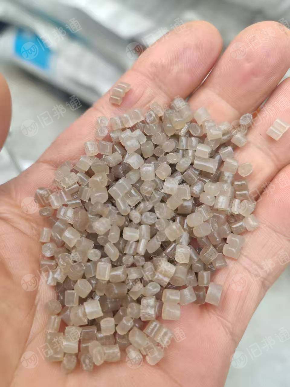 出售高压颗粒，过80目，长期有货