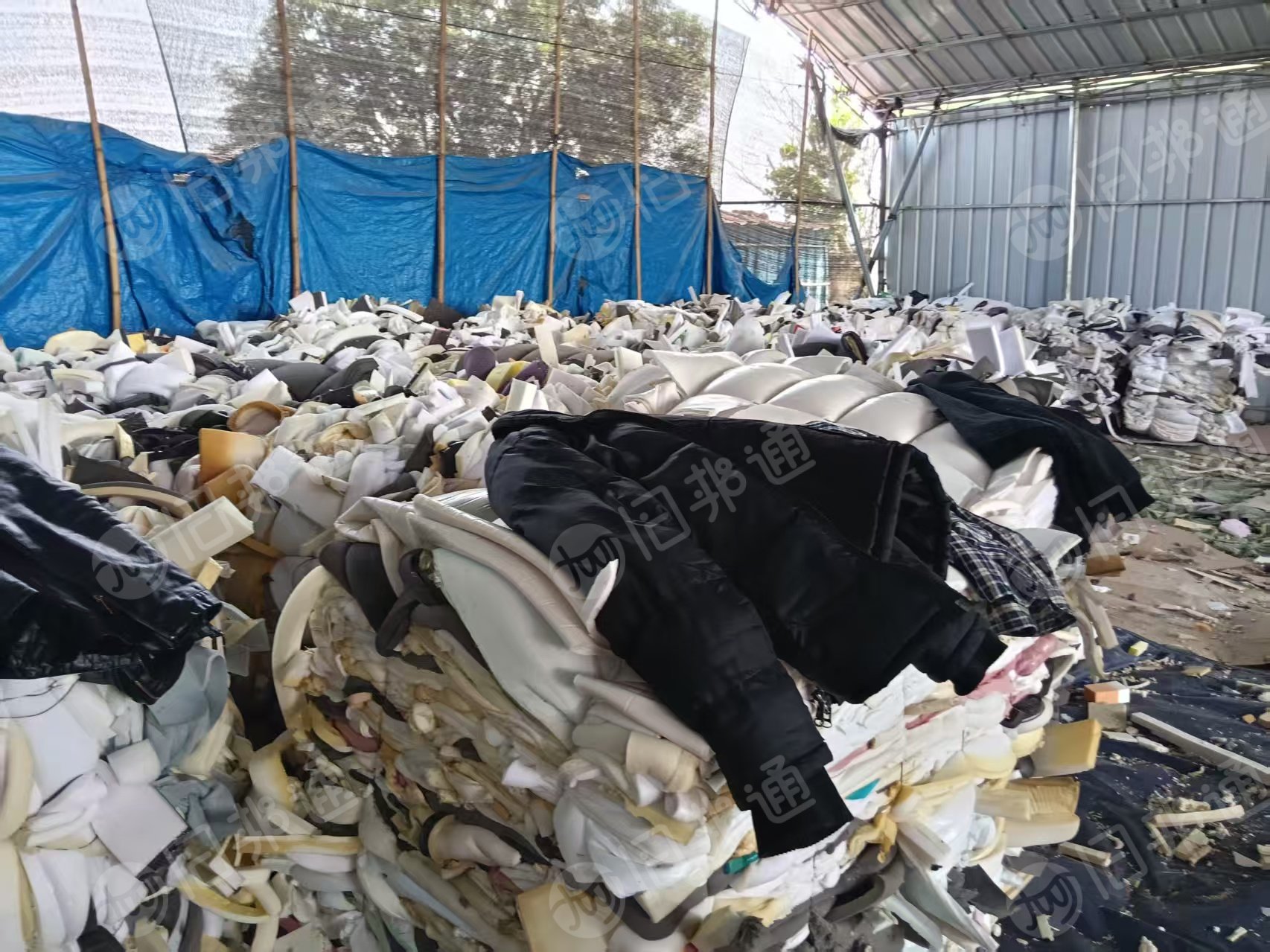 长期出售沙发厂下来的海绵，海绵边角料，现货三十吨左右